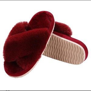 Women’s fluffy cross band slides